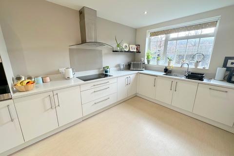 20 Clewer Fields, Windsor, SL4 5BW