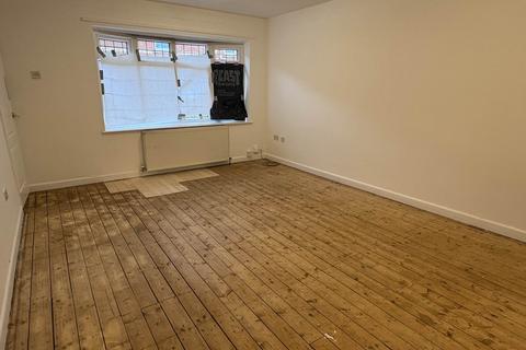 3 bedroom townhouse for sale, Rainshaw Street, Oldham