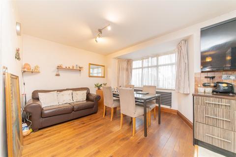 2 bedroom flat for sale, Cotswold Gardens, London