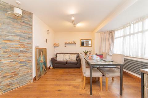 2 bedroom flat for sale, Cotswold Gardens, London