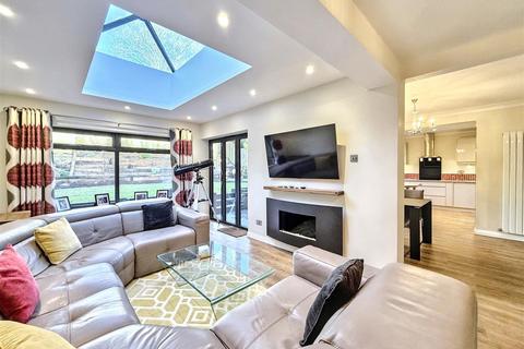 4 bedroom detached house for sale, Cheviot Close, Worthing