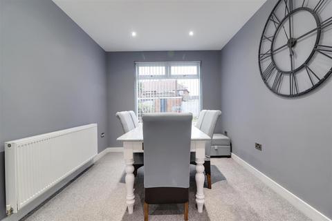 4 bedroom end of terrace house for sale, Ulverston Road, Hull