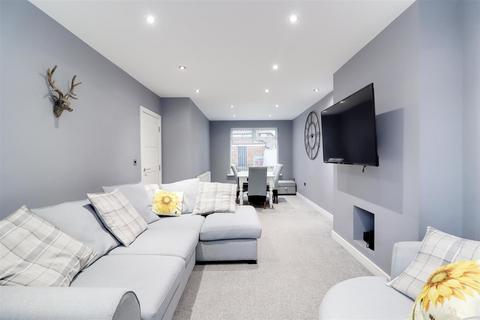 4 bedroom end of terrace house for sale, Ulverston Road, Hull