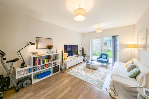 2 bedroom terraced house for sale, Sphinx Way, Barnet EN5