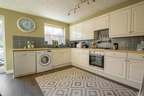 4 bedroom townhouse for sale, Howard Close, Haverhill CB9