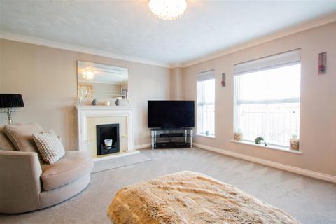 4 bedroom townhouse for sale, Howard Close, Haverhill CB9