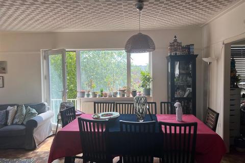 2 bedroom flat for sale, Finchley Road, NW11