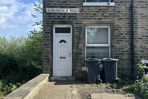 2 bedroom terraced house to rent, Sunningdale Road, Huddersfield HD4