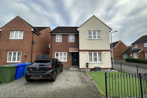 4 bedroom detached house to rent, Wyvern Close, Sittingbourne, ME10