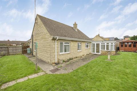 2 bedroom detached bungalow for sale, Station Road, Bishops Cleeve, Cheltenham