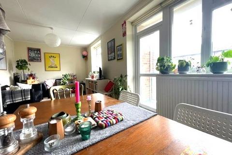 3 bedroom maisonette to rent, Paragon Road, London, Greater London, E9