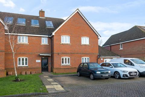 2 bedroom flat for sale, Perendale Drive, Shepperton, TW17