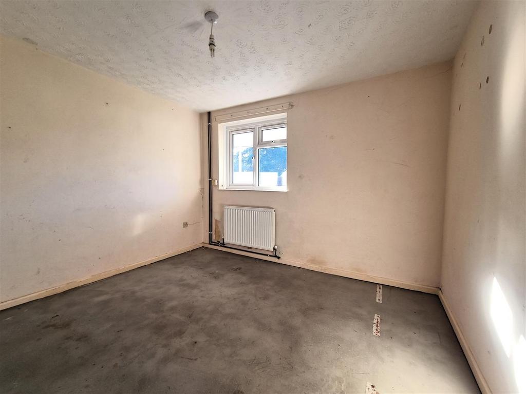 4 Tile Court - Bedroom.jpg