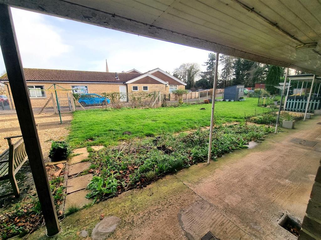 4 Tile Court - Rear Garden.jpg