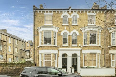 2 bedroom flat to rent, Chantrey Road, London SW9