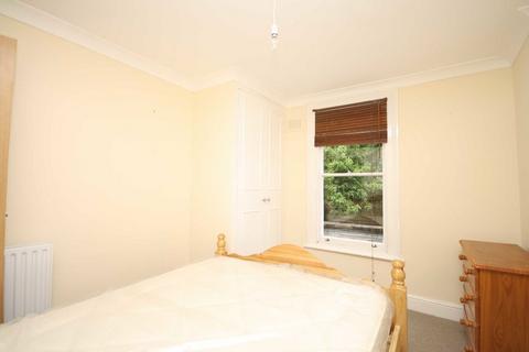 2 bedroom flat to rent, Chantrey Road, London SW9