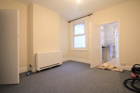 2 bedroom terraced house to rent, Churchill Road, Norwich NR3