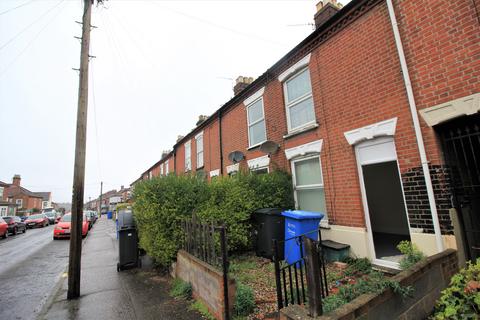 2 bedroom terraced house to rent, Churchill Road, Norwich NR3