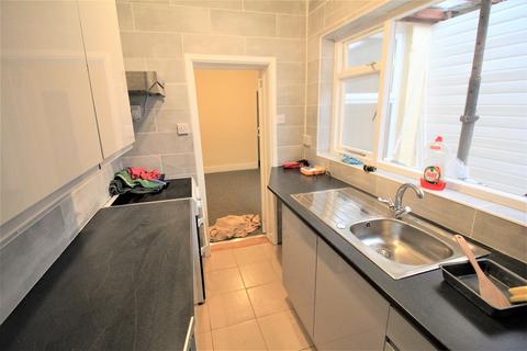 2 bedroom terraced house to rent, Churchill Road, Norwich NR3