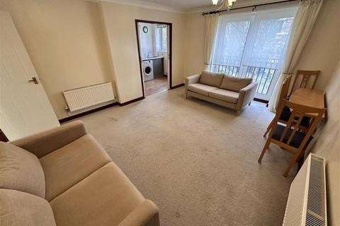 2 bedroom apartment to rent, Labrador Quay, Salford