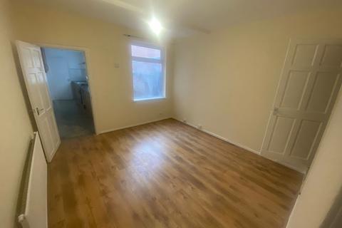 3 bedroom terraced house to rent, Leicester LE2