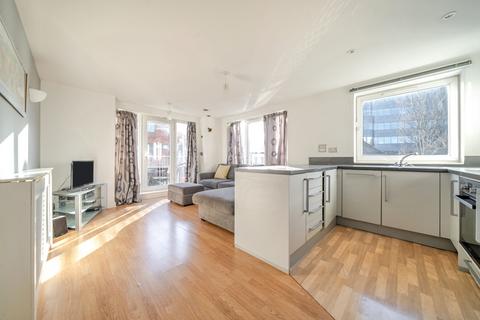 2 bedroom flat for sale, Riverbank Point, 114 High Street, Uxbridge, UB8