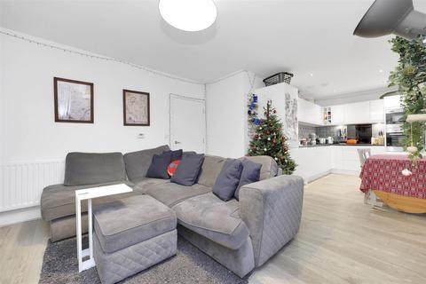 2 bedroom flat for sale, 116 Cricklewood Lane, London NW2