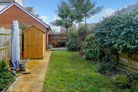 3 bedroom semi-detached house for sale, Acacia Crescent, Angmering BN16