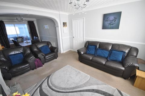 3 bedroom detached house for sale, Holly Dene, Armthorpe