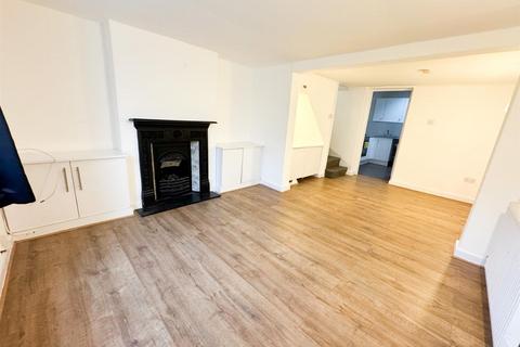 2 bedroom terraced house to rent, Cross Road, Croydon