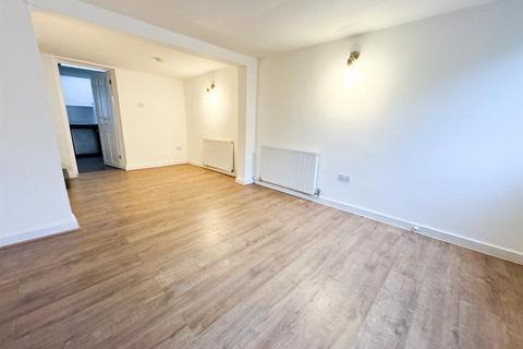 2 bedroom terraced house to rent, Cross Road, Croydon