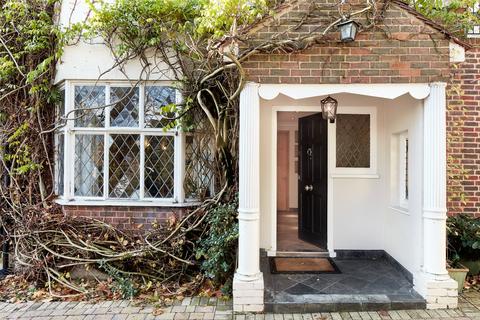 5 bedroom detached house to rent, Sutherland Grove, Putney, London, SW18