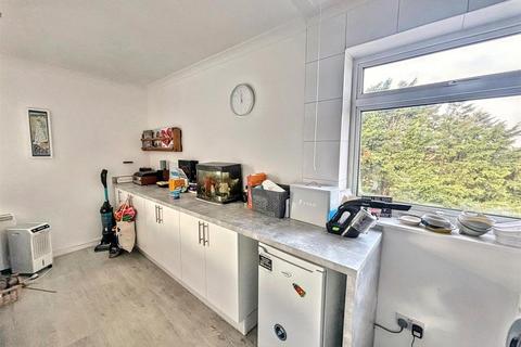 1 bedroom flat for sale, Rotunda Road, Eastbourne