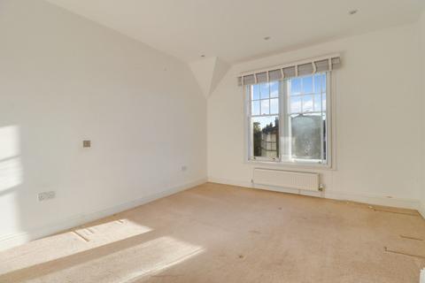 2 bedroom apartment to rent, Walton Road, West Molesey KT8