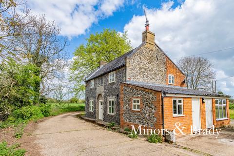 3 bedroom detached house to rent, New Road, Catfield, NR29