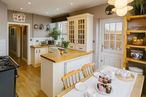 4 bedroom semi-detached house to rent, Grove Road, Lydney, Gloucestershire, GL15 5JE