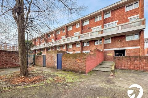 2 bedroom maisonette to rent, Clendon Way, London, SE18