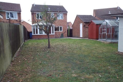 4 bedroom house to rent, Beuzeville Avenue, Hailsham