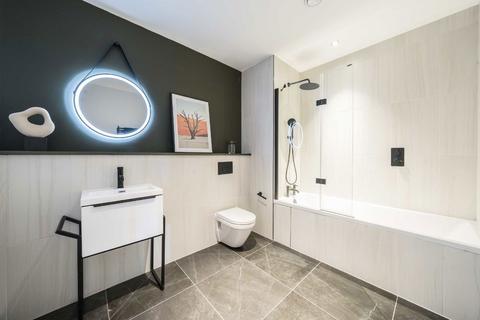 2 bedroom flat for sale, The Mall, London W5