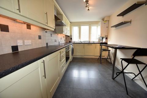 2 bedroom flat to rent, 4 Alleon Court