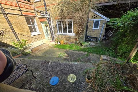 Flat 2, 11 Croft Road, Godalming, GU7 1BS