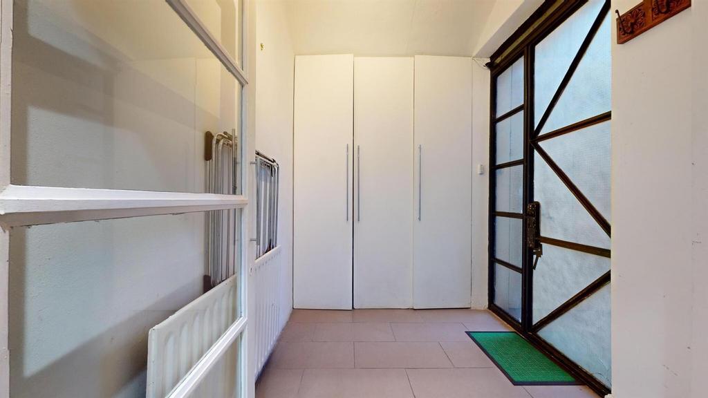 Flat 1 167 CRRearentry.jpg