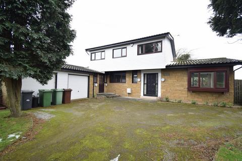 4 bedroom detached house to rent, Holmsley Lane, Leeds LS26