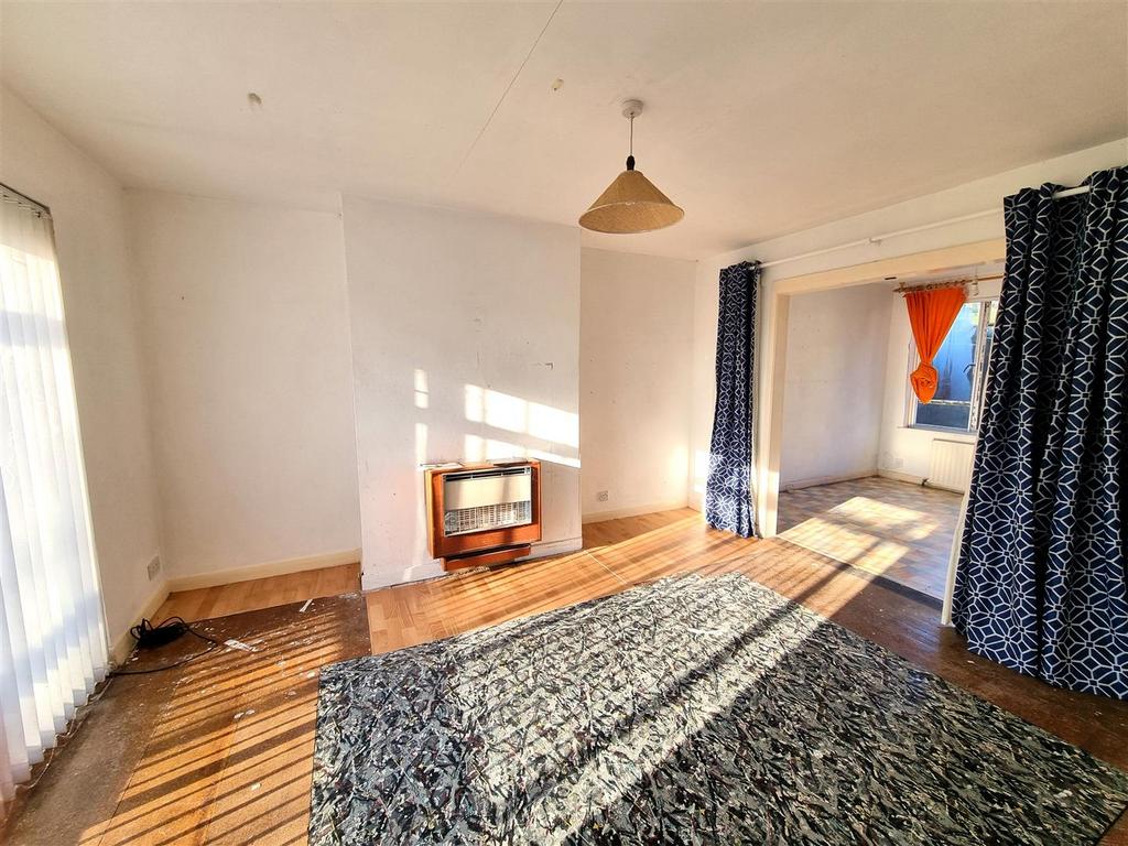 35 Purleigh - Lounge.jpg