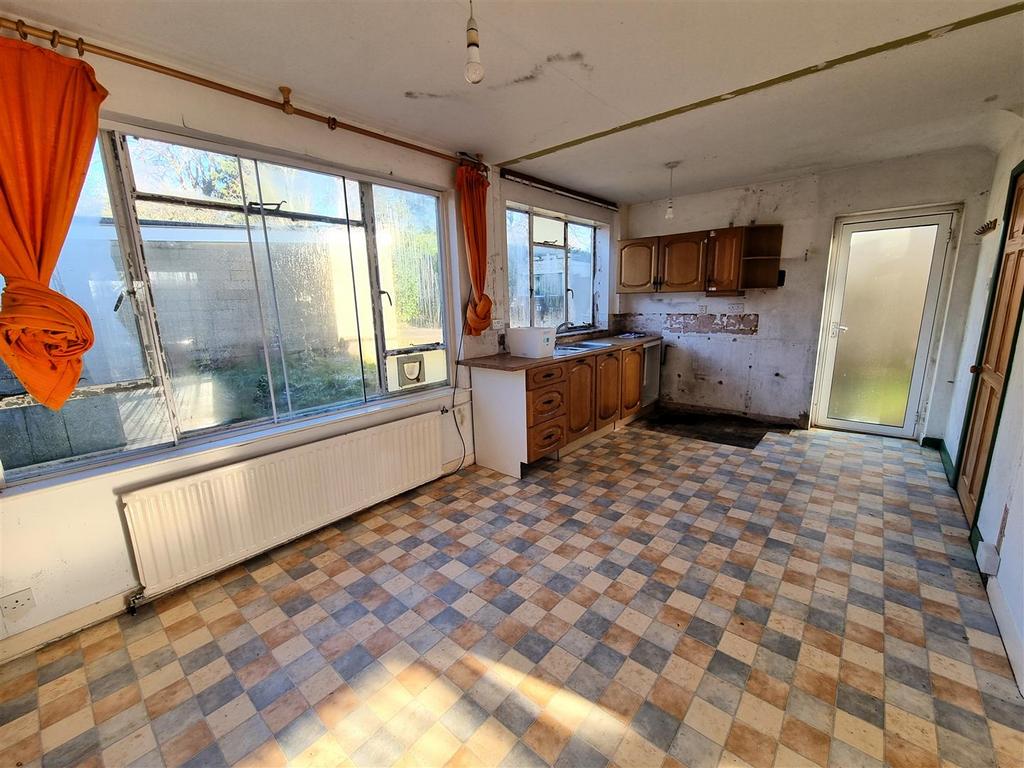 35 Purleigh - Kitchen.jpg