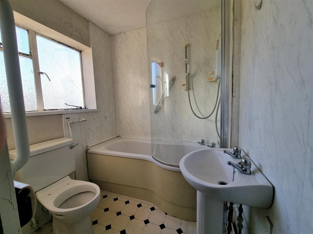 35 Purleigh - Bathroom.jpg