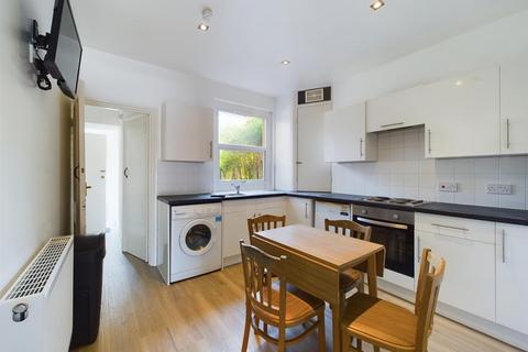 3 bedroom flat to rent, Totland Road, Brighton, East Sussex