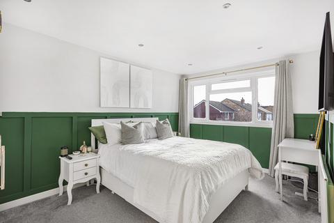 2 bedroom maisonette for sale, Seymour Way, Sunbury-on-Thames, Surrey, TW16