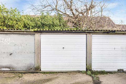 1 Seymour Way, Sunbury-on-thames, TW16 7JJ