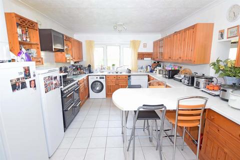 5 bedroom detached house for sale, Century Road, Gillingham